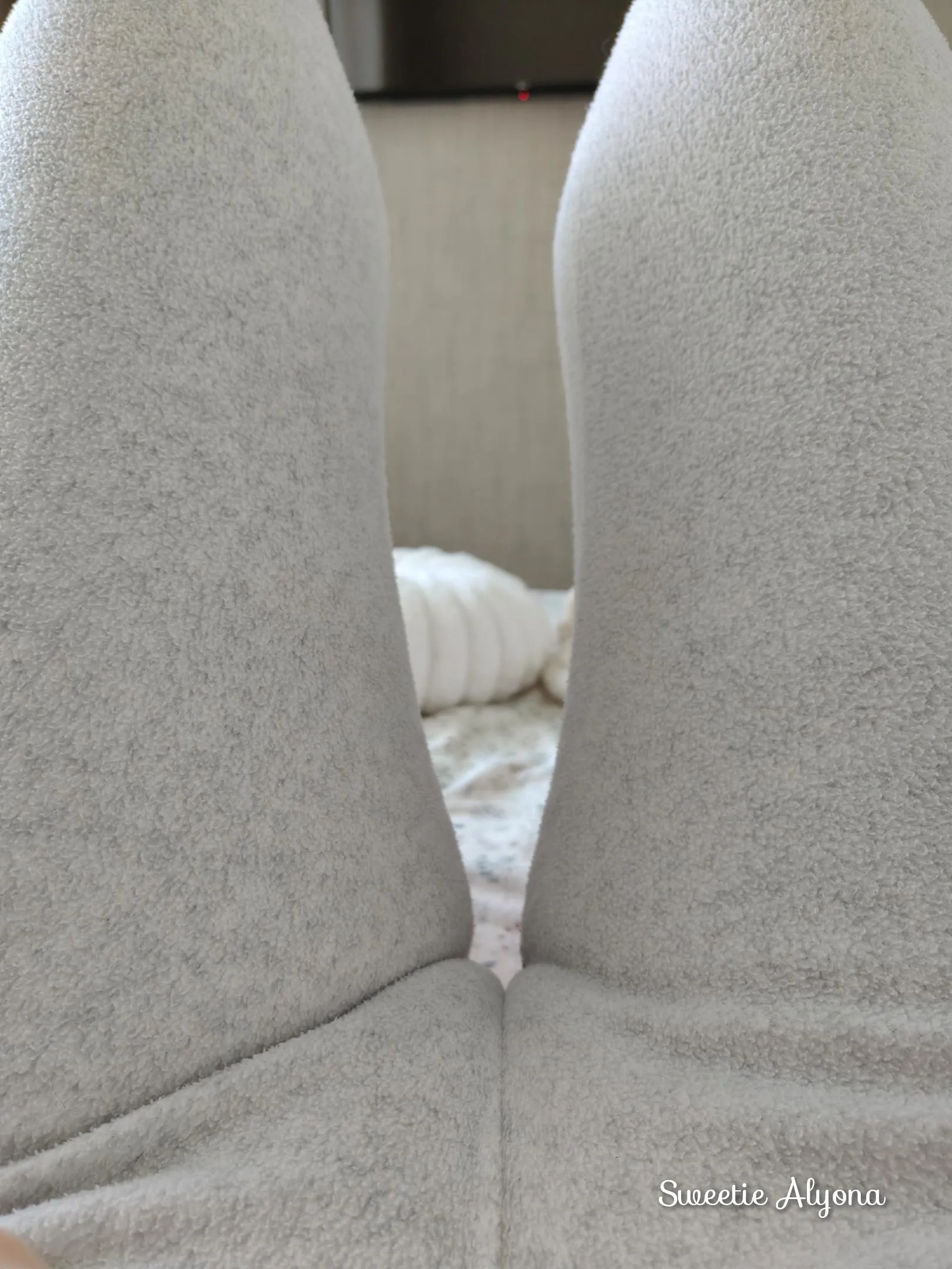 Pulled tight fleece pants