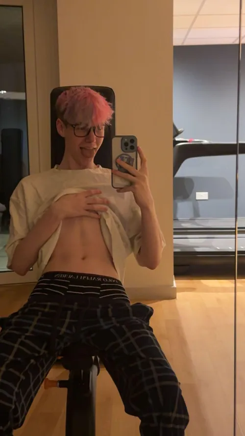 [18] Started Gym... How do I look... 💪🏋️‍♂️