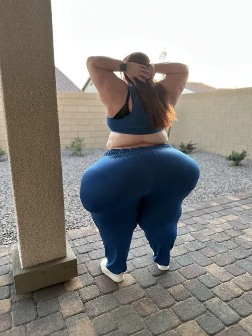 A waist to sink your fingers in to.