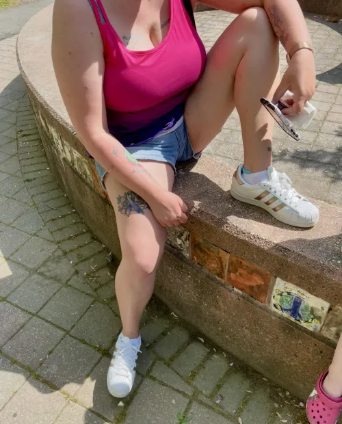 Enjoying the sunshine and spring weather in my superstars 🥰