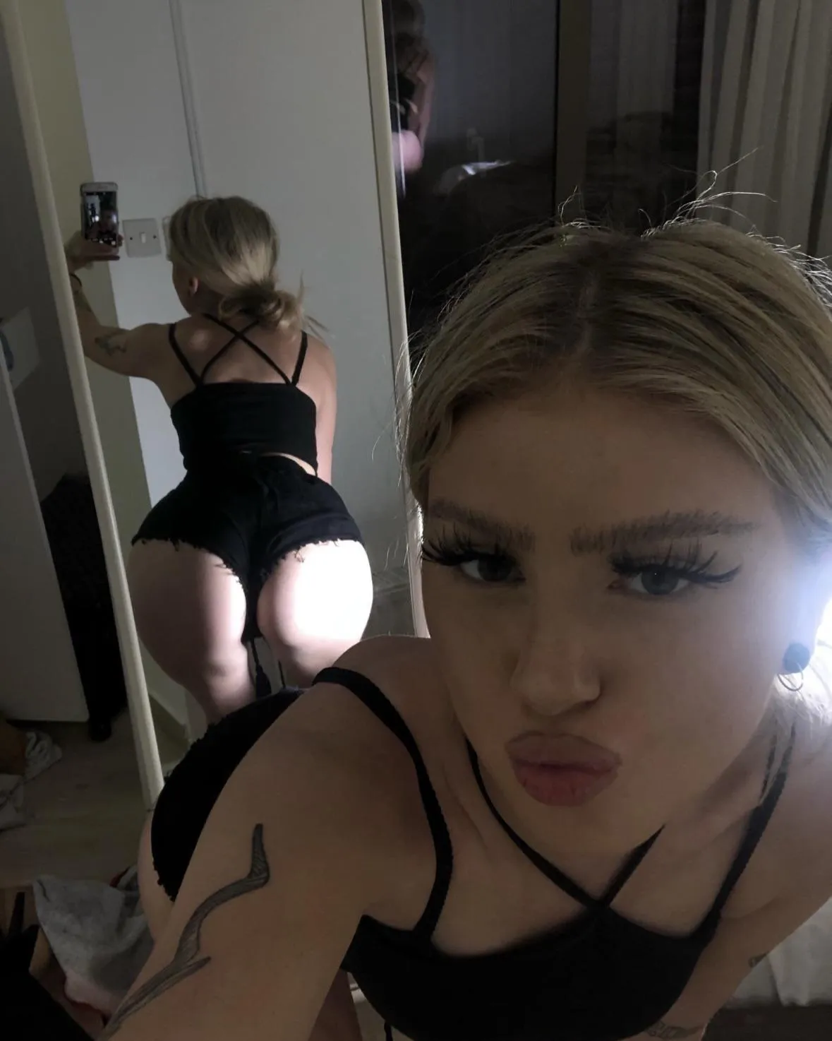 Heyyy, where are you looking 🤭