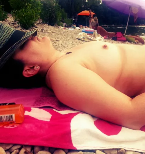 I love to be naked...