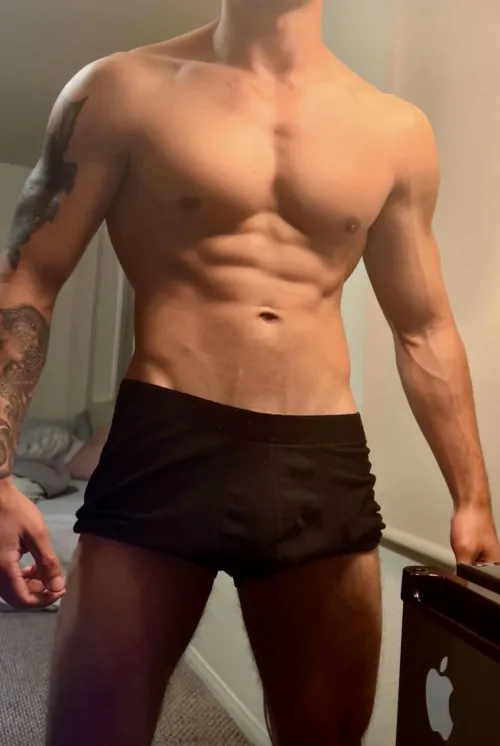 Let’s wrestle all oiled up and NUDE in bed 😈😈 Hope you can handle me being 6’3 217lbs of MUSCLE!