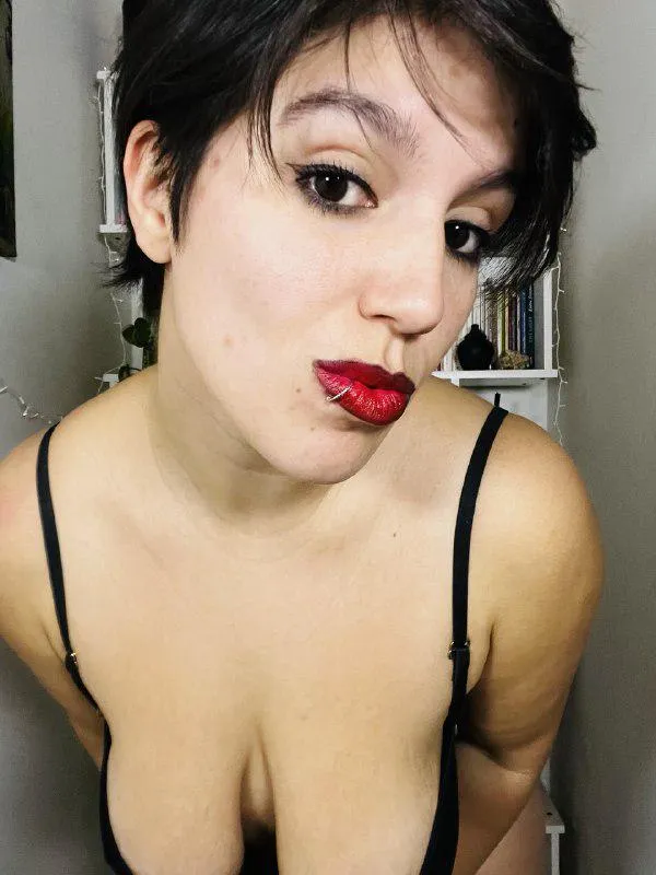 My lips don’t just speak—they command. Come closer, watch them move… and obey.