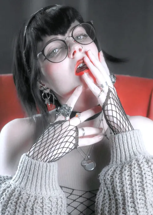 Red lipstick, though vulgar, is incredibly appealing