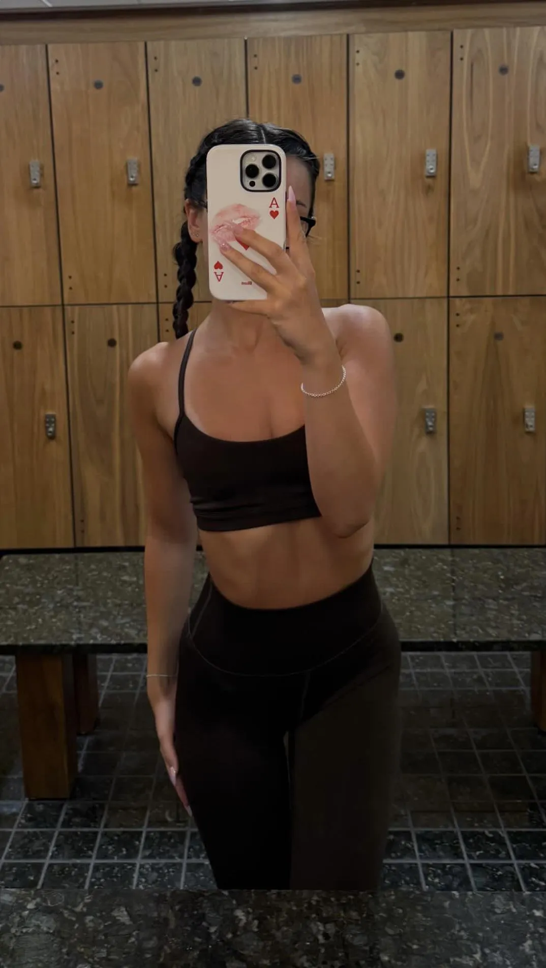 She’s so fucking hotttt