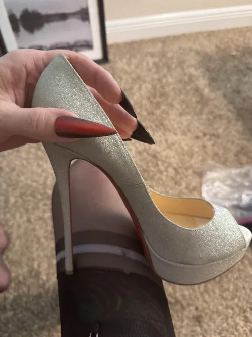 Time for kitty to put on her Louboutin fuck me high heels!