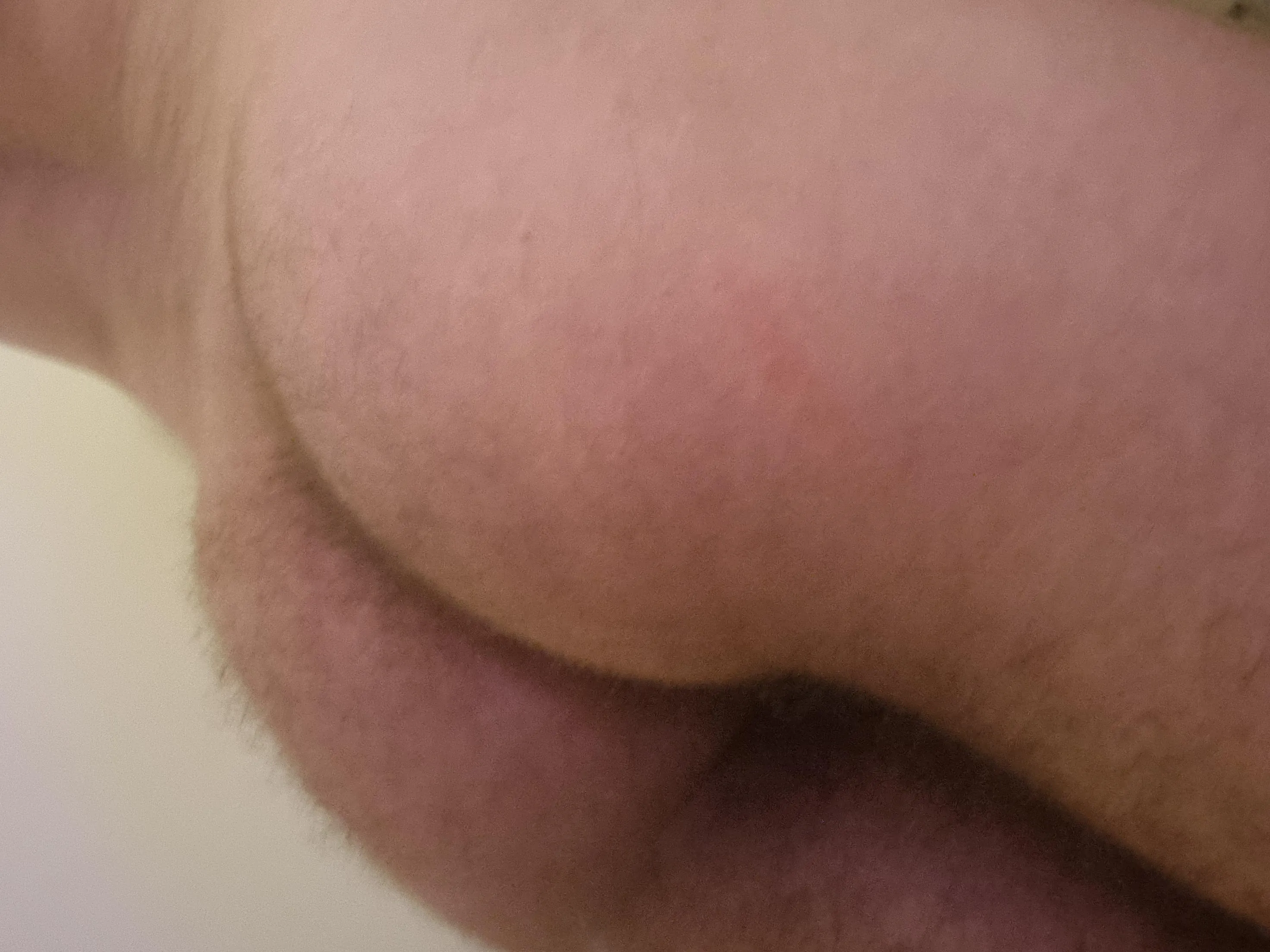 18 bottom from Frankston looking to meet up ASAP (can't host)