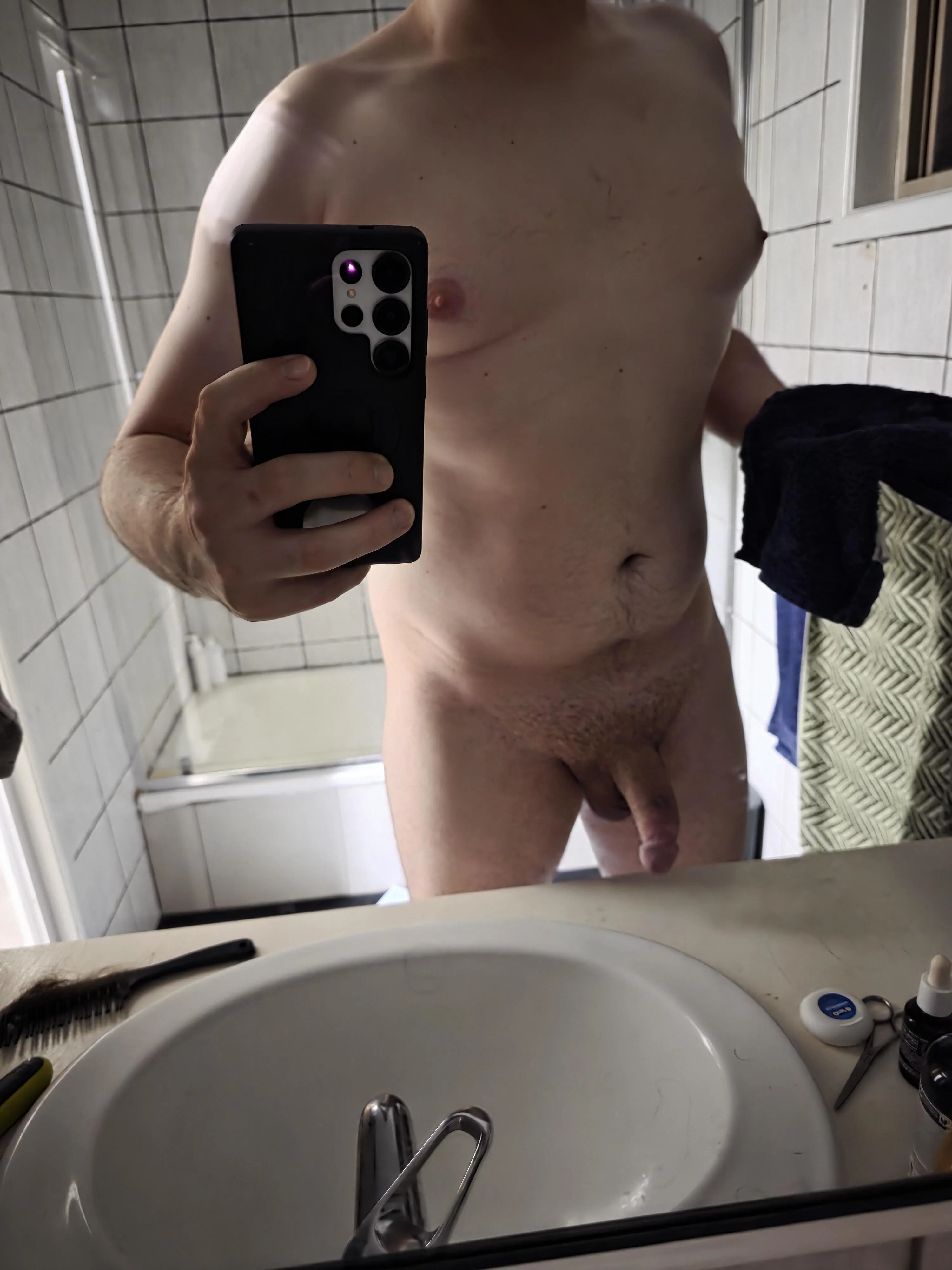 [24] Shower semi