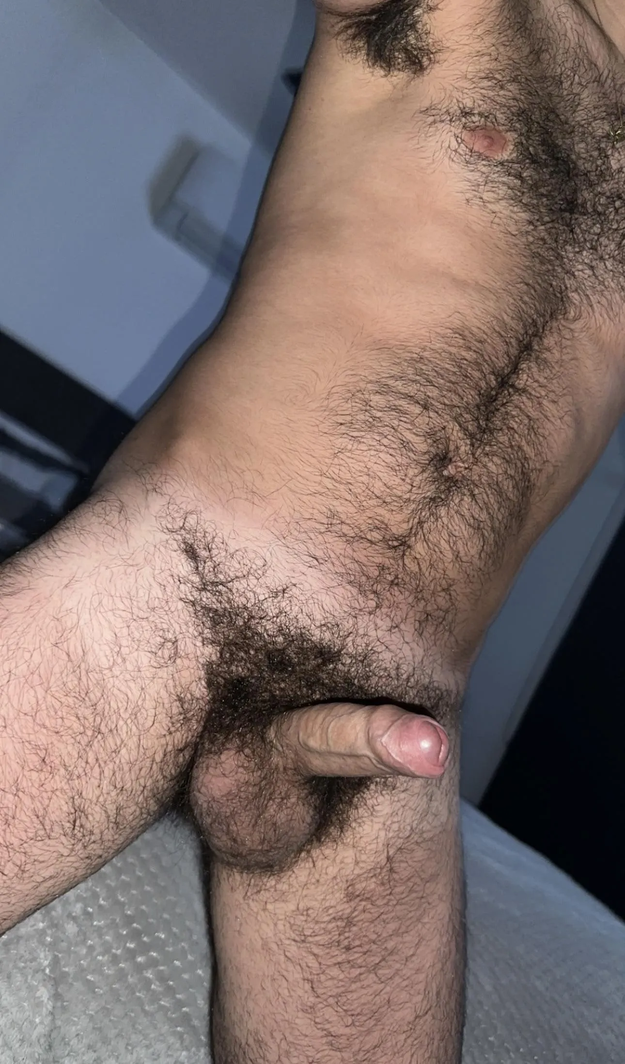 3 words to describe myself…fuzzy, veiny & bricked 😈 who would agree?