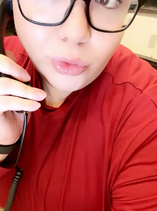 (31)[M4M]-MY LIPS ARE CALLING FOR ANY VOLUNTEERS TO CUM ON THEM 👅