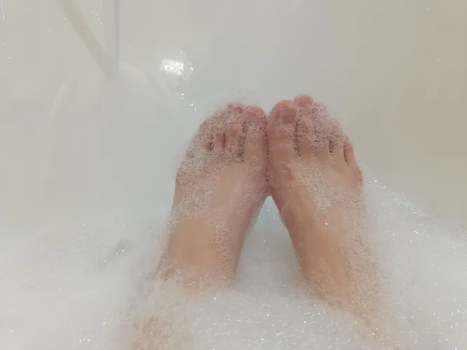 bath time ^_^ any fellow foot lovers out there?