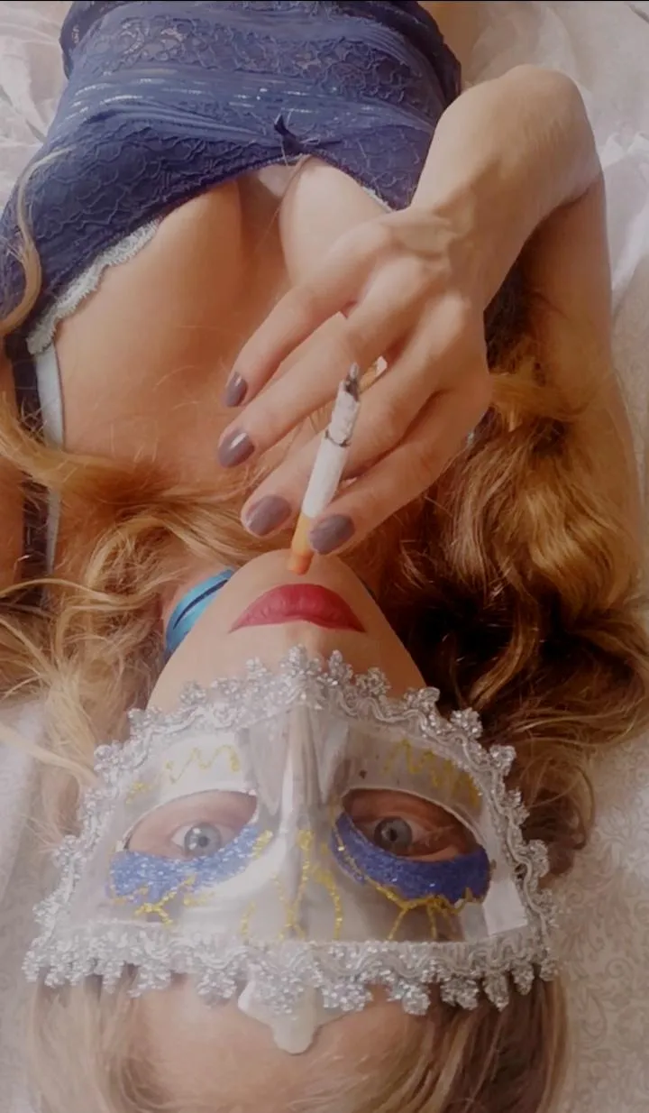 Be a good boy and worship my lips 💋 💨