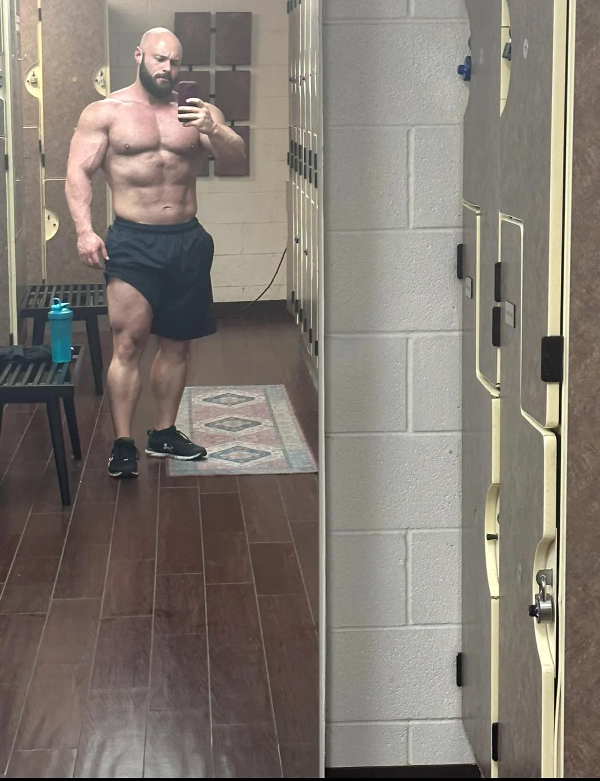 Bored at work. Message me?