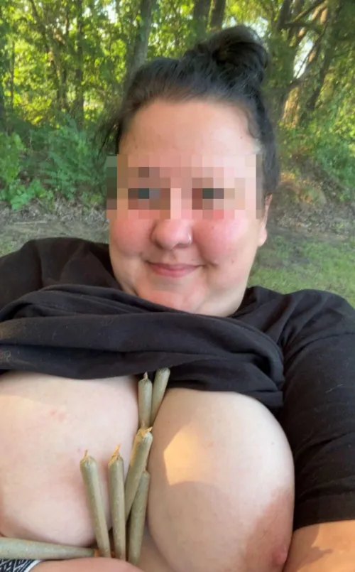 Come over, there’s plenty of weed and tits here