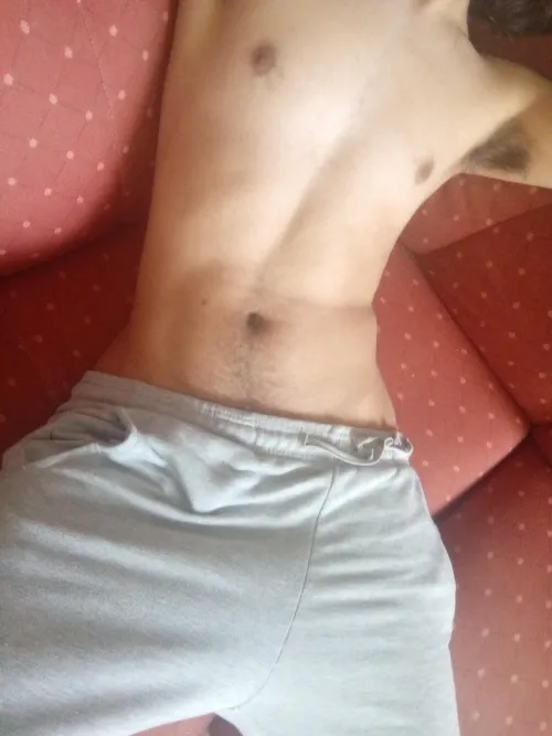 How big do you think I am based on this pic? Wanna hear some guesses