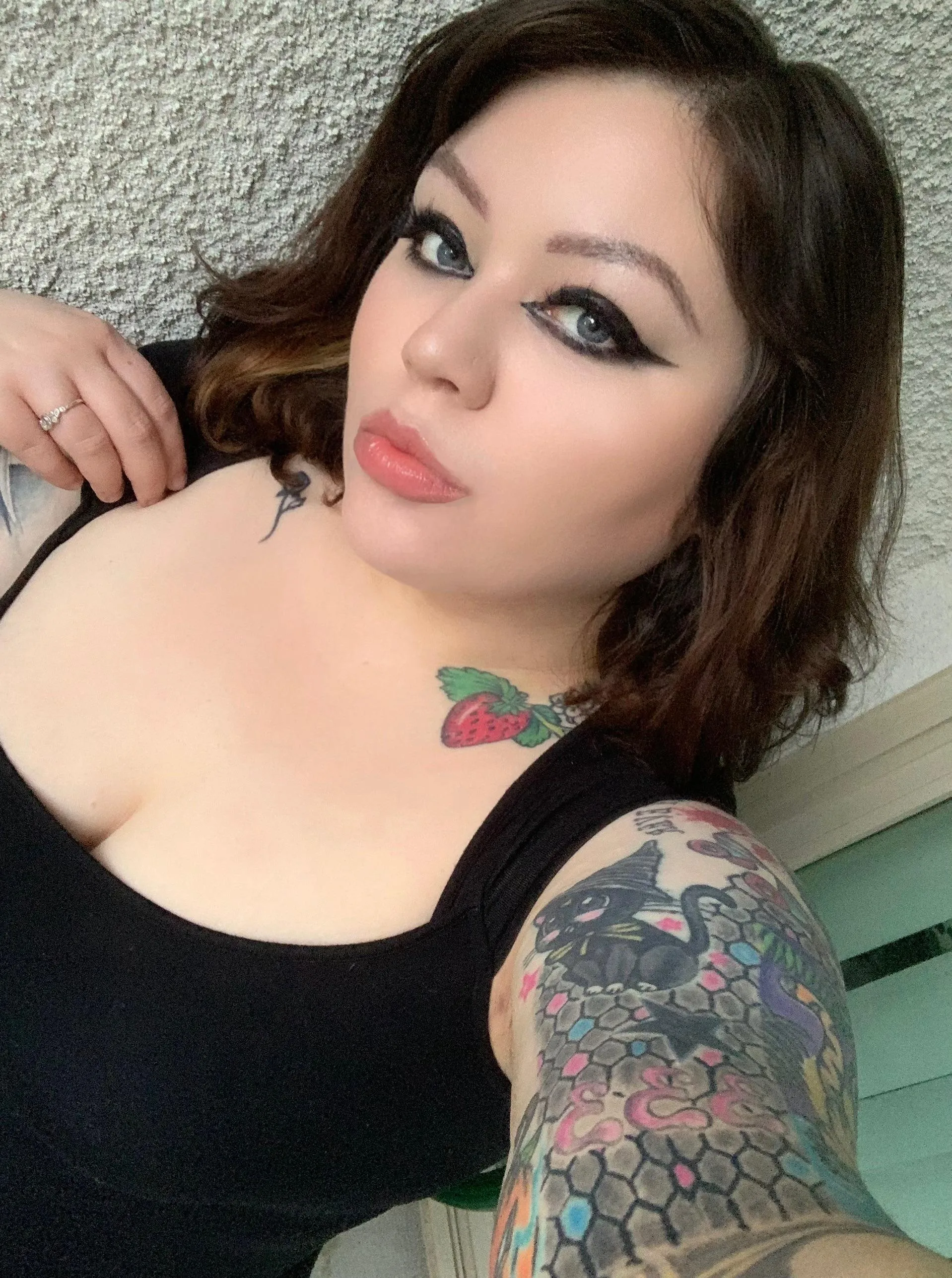 I AM BACK! Sorry for my forced, brief hiatus! Got sick 🤒 Available all mnth + 6/1-6/4! Then it’s my birthday! Ya know what to do 💋