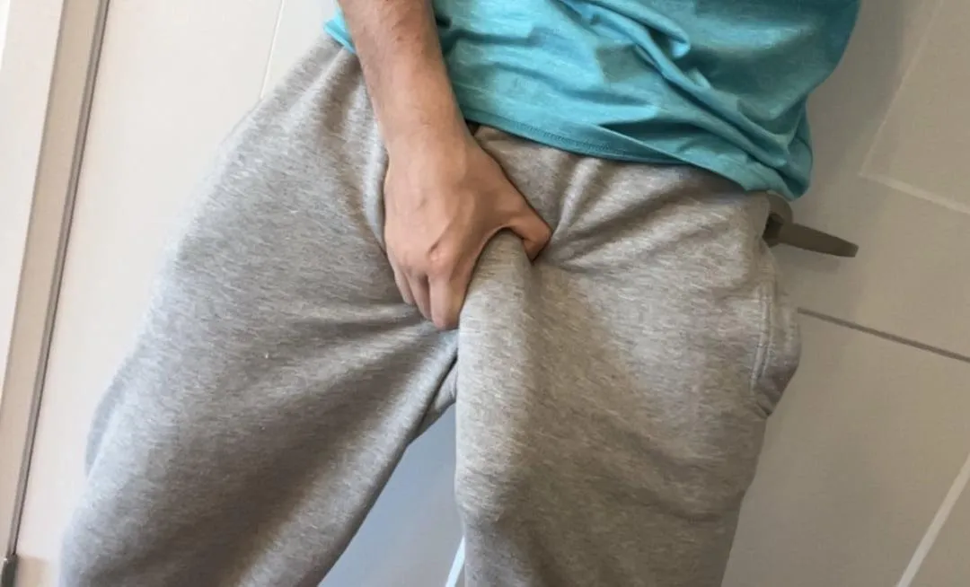 I got new sweatpants. What do you think?