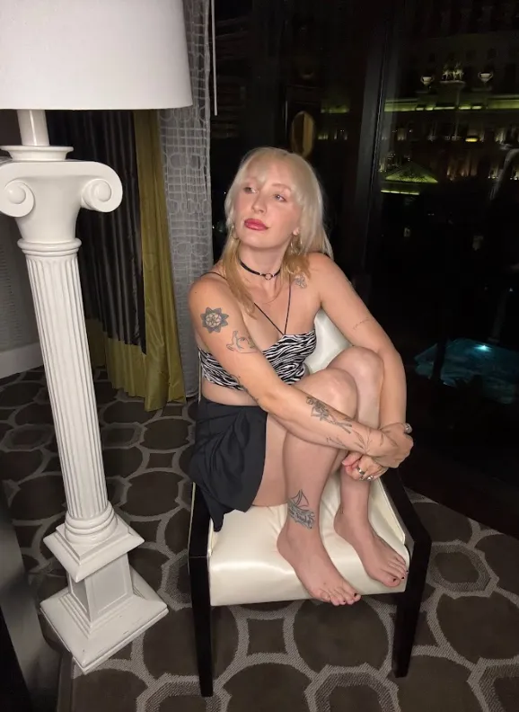 i sit like i want you to notice