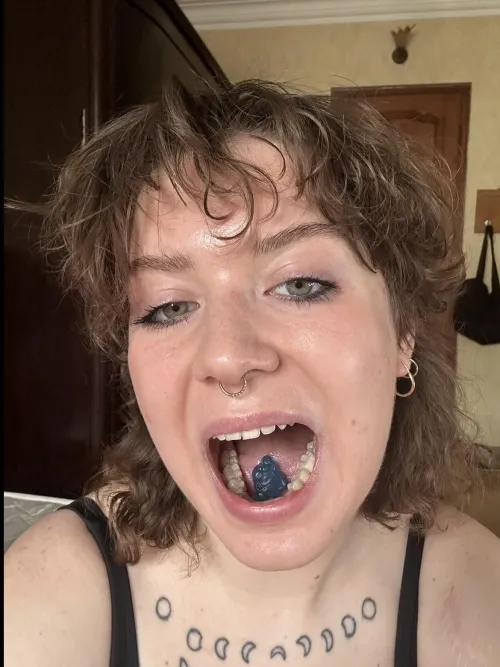 It’s pretty cozy here, isn’t it? {f}