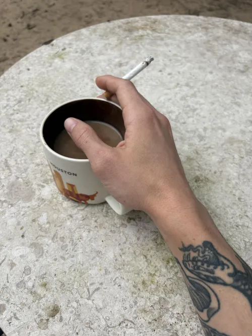 lucky strike reds & coffee 🖤