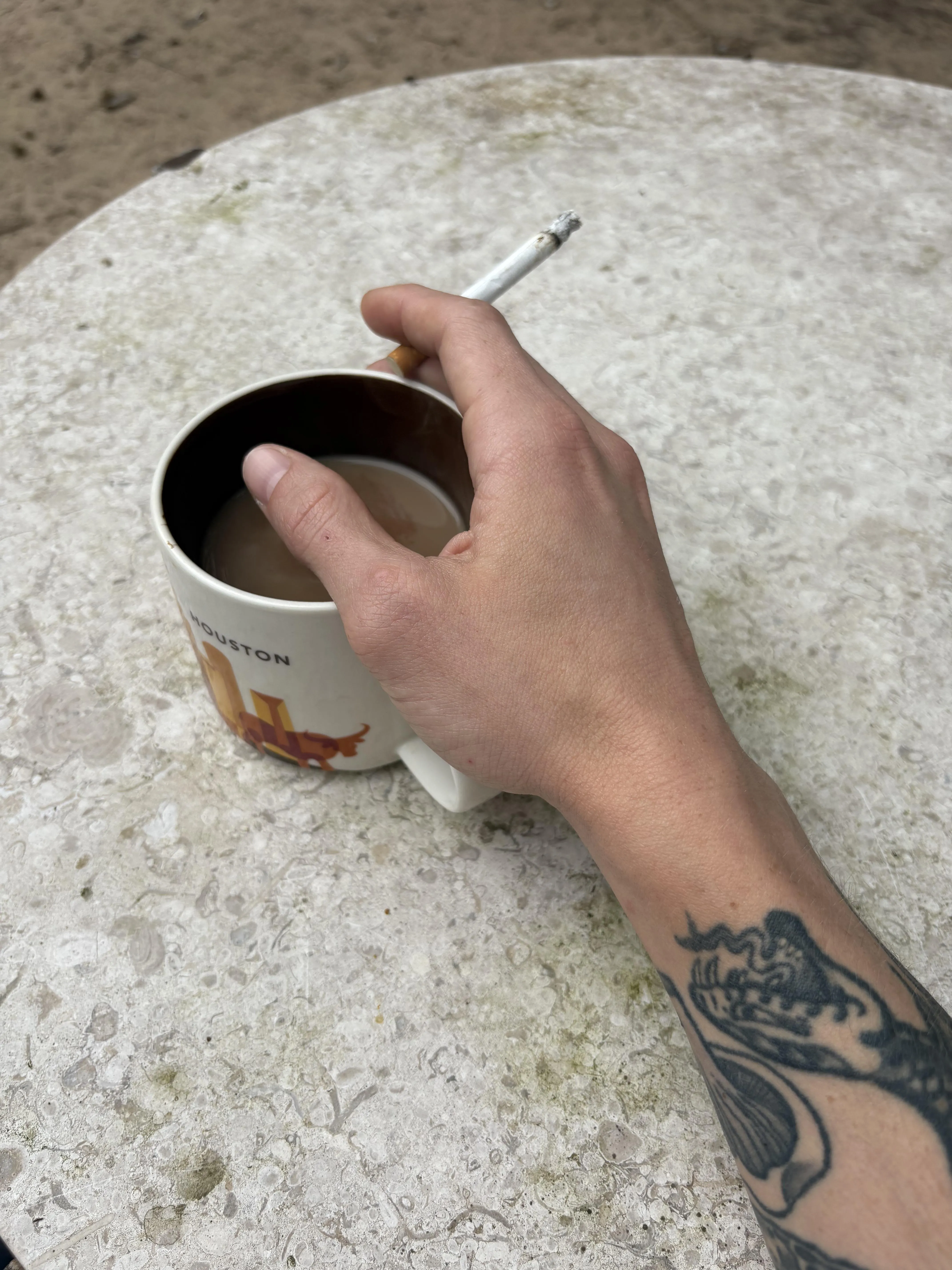 lucky strike reds & coffee 🖤
