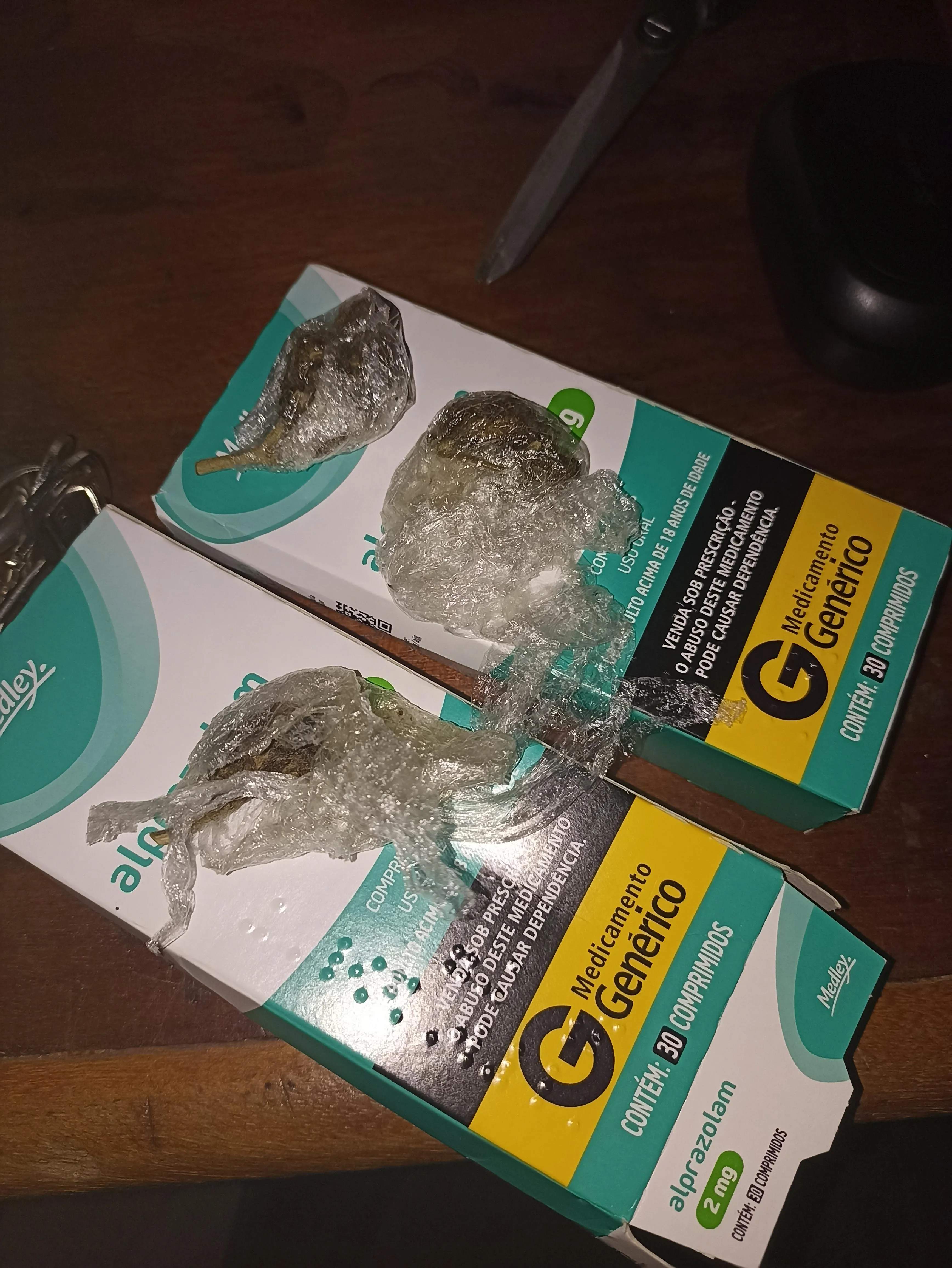 Maconha e alprazolam é bom demaize, tô no efeito em tá sabendo como situçoes brabas slk kkkkkk hehe