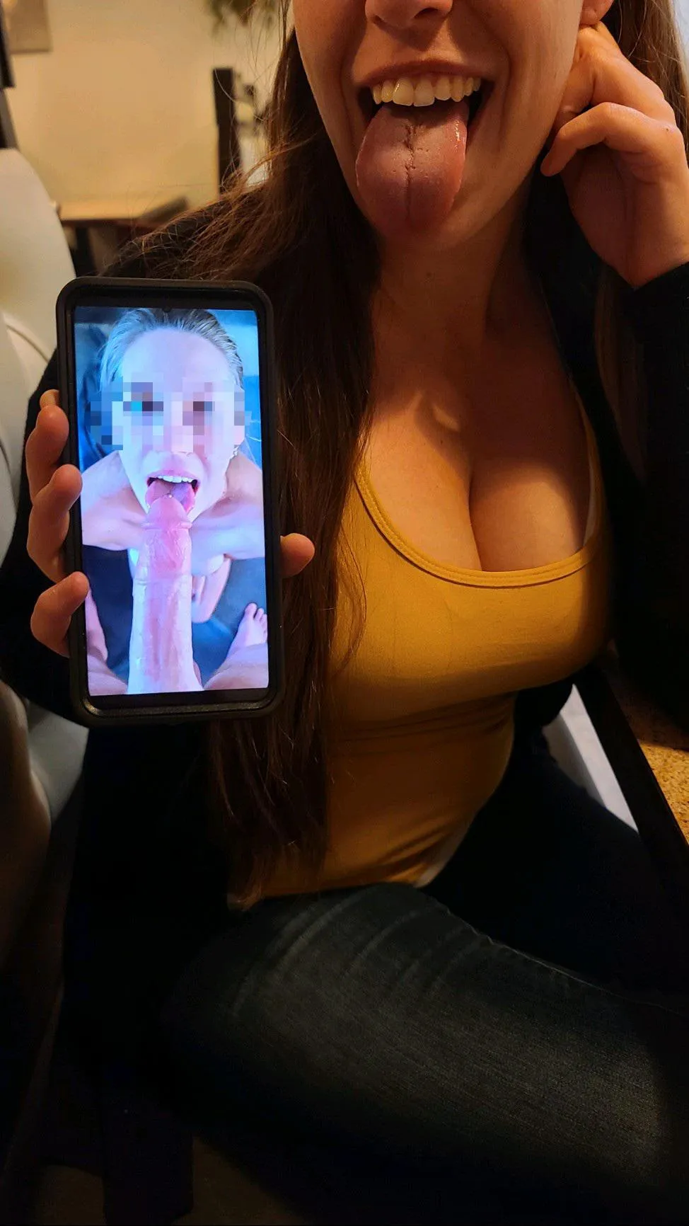 MsMild loves to suck cock and show off for the right people!