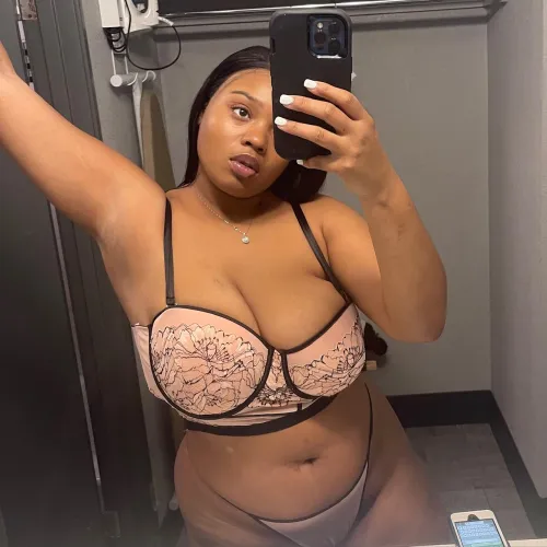 Pink always looks good on her