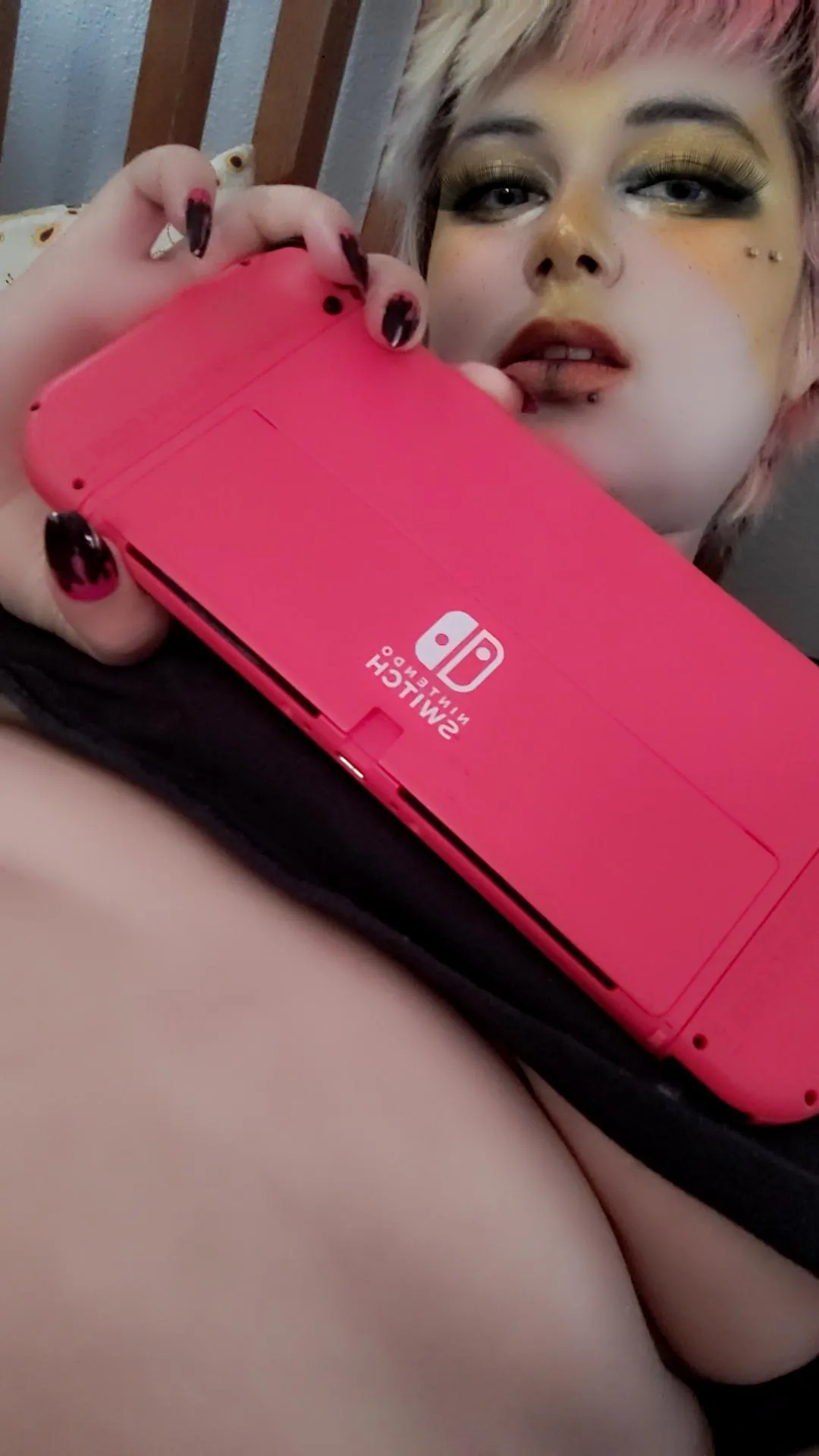 Wanna do a different type of button smashing tonight 💕