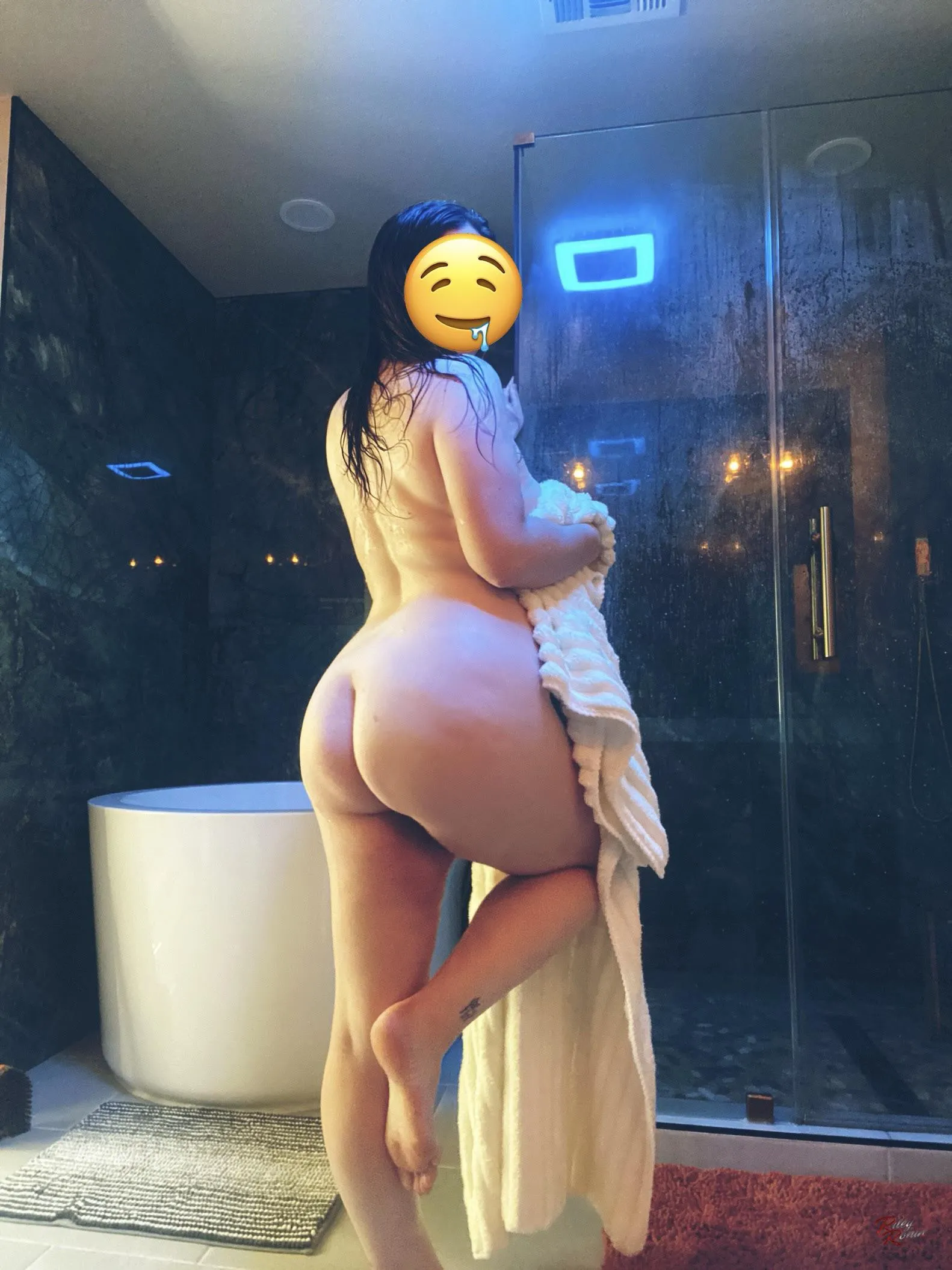 You caught me dropping my towel - Should we get back in the shower? 🫧