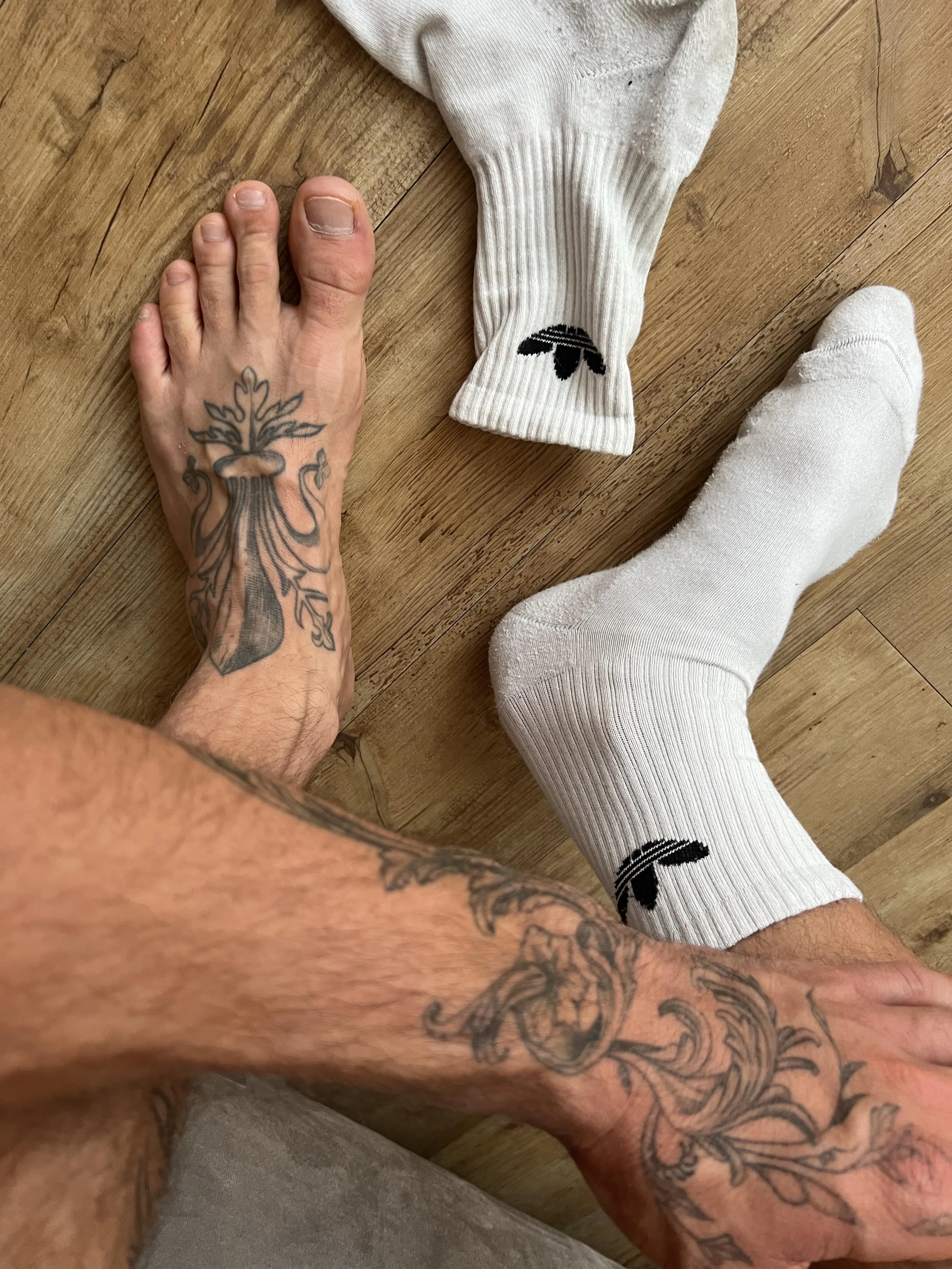 You like inked feet?