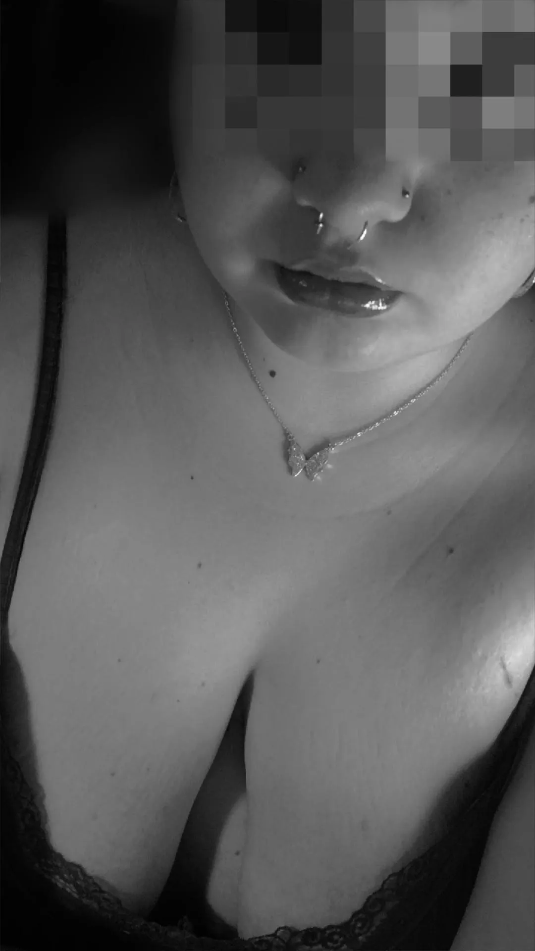 Superior, soft lips a gooner like you can only dream of kissing, can only send to and fantasize about.