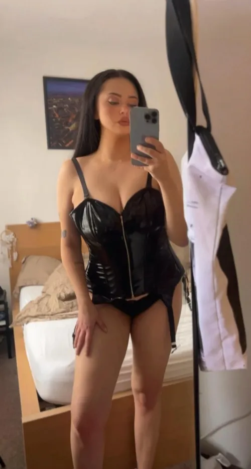 Your role is simple: admire, ache, and empty your wallet for my hot, curvy body 🔥