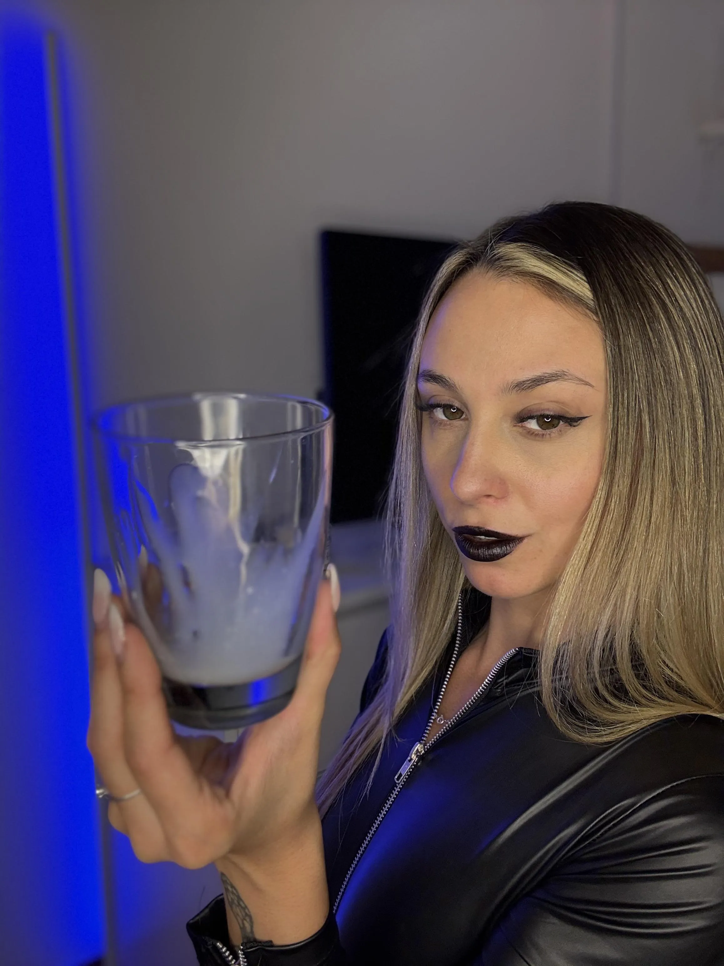 Arrows up and say yes if you wanna be humiliated as a cuckold