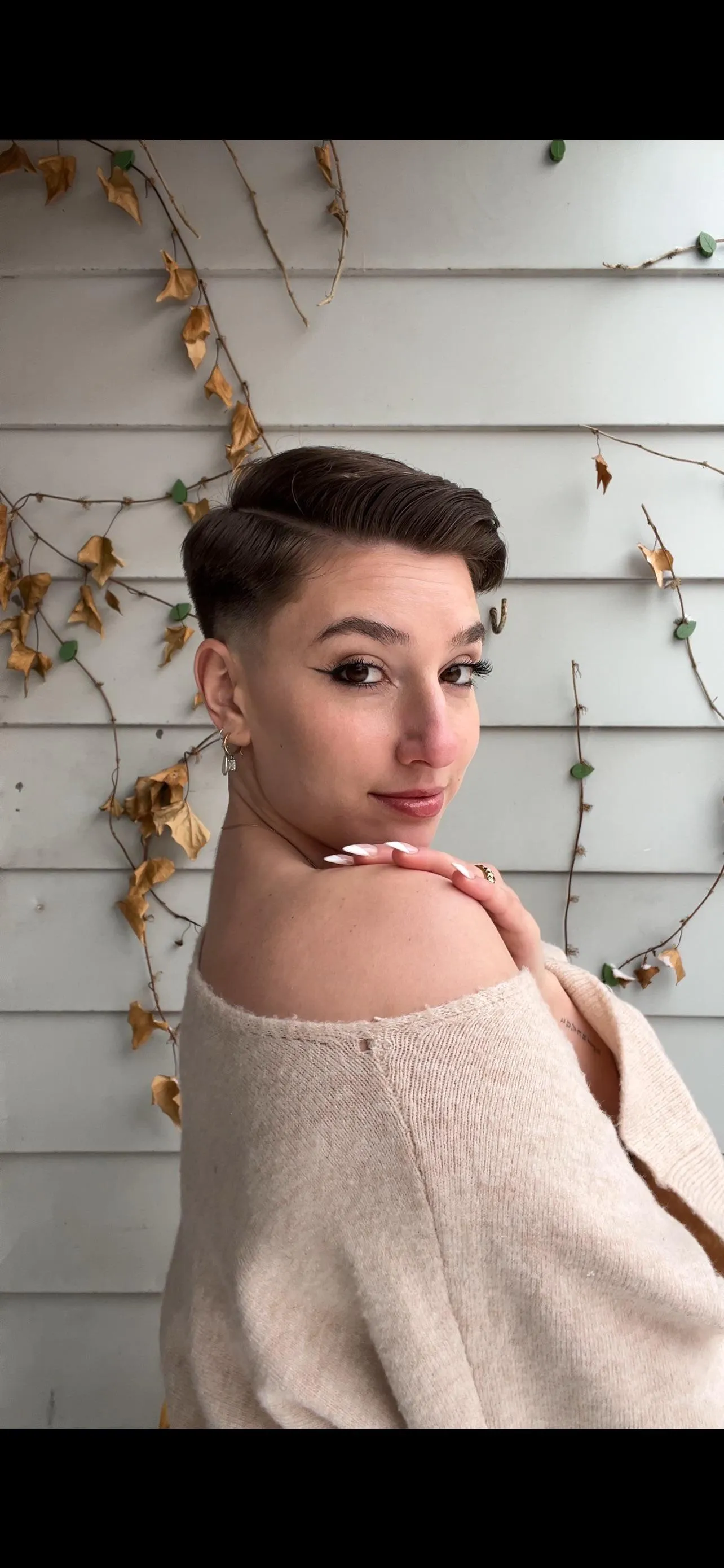 Tried a side part for the first time, not sure how I like it 🤔