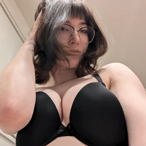 Would you like me on top of you? 😘