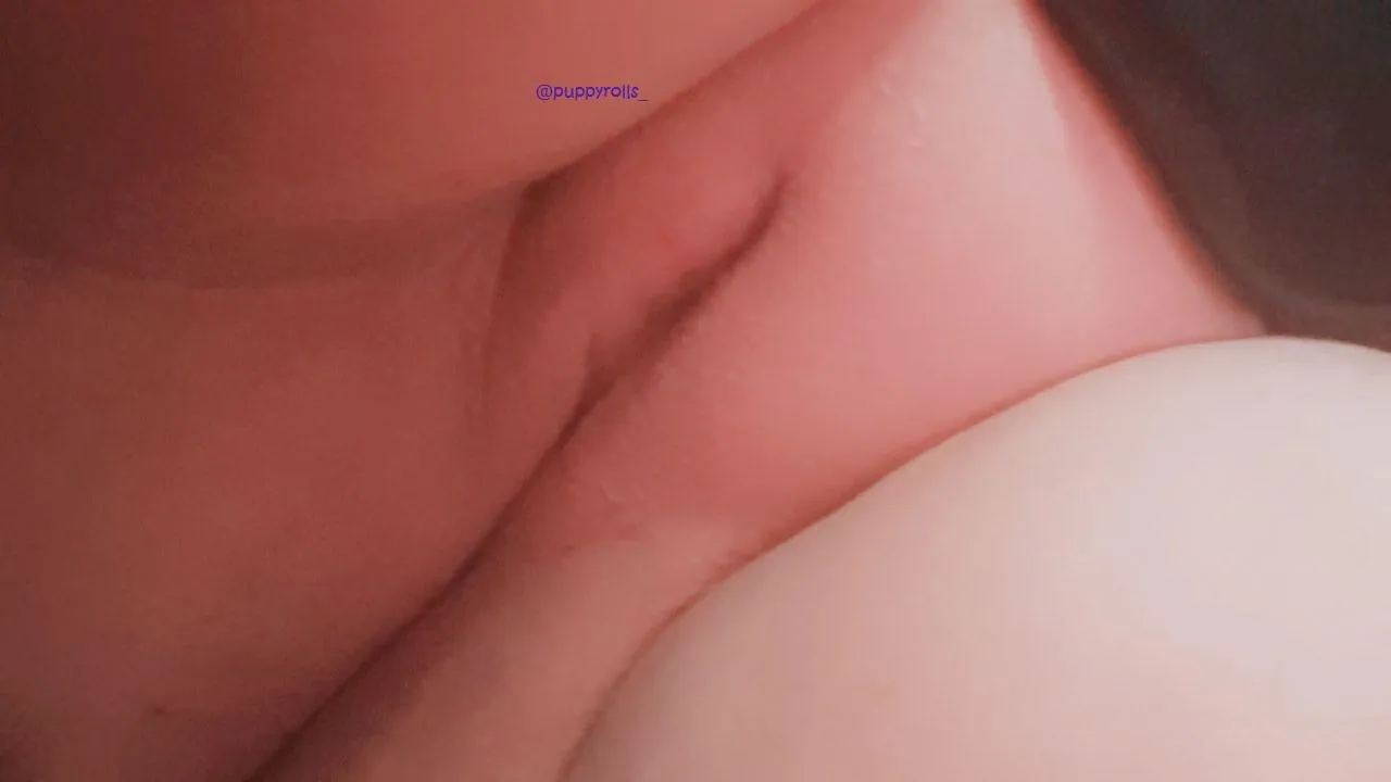 fat, wet and juicy! spread  it  open  and  have  a  taste!