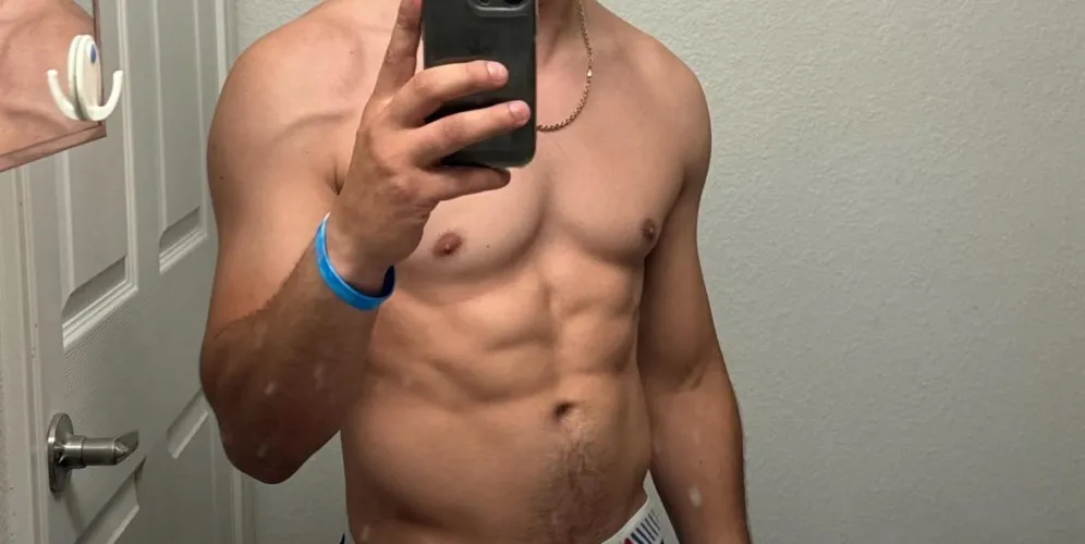 Fit male in Edinburg. 27, 9in dick. F or couples.