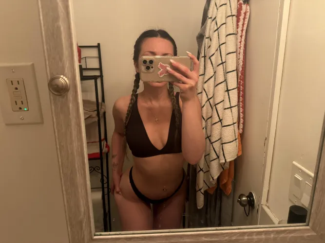 I want you to submit. Your wallet aches to be in my possession. You obey MY every command… don’t you want mommy proud of you?