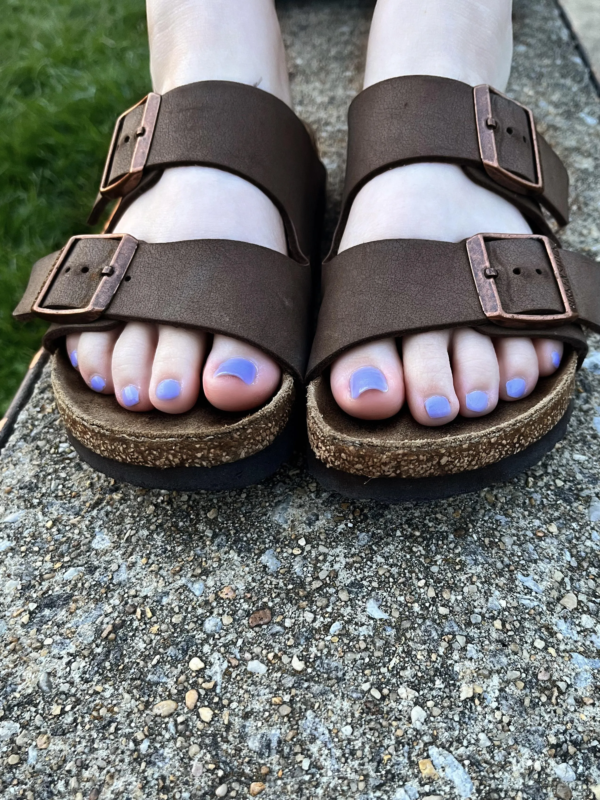 My friend told me my toes looked so good in my birks on our walk 🤭 and they took a pic
