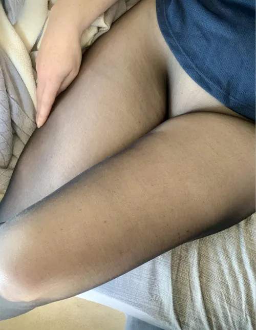 I need to wear seamless more often.