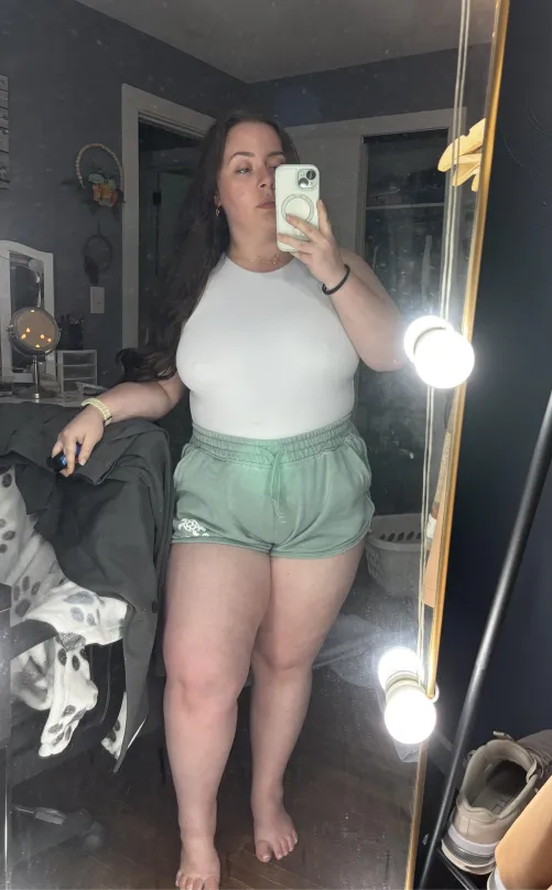 Let me spread my short legs for you