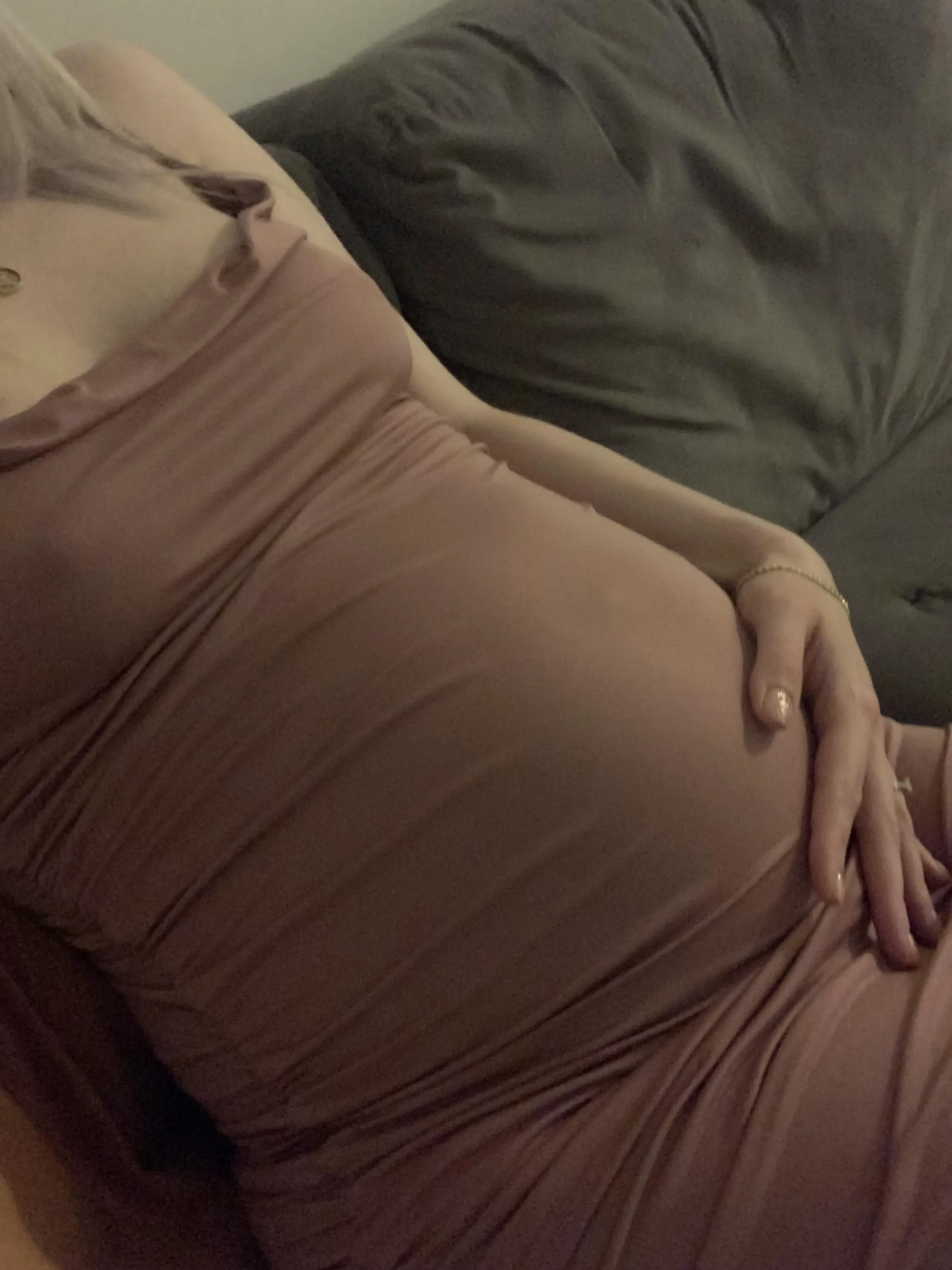 My belly is looking big tonight. Come and worship me beta men.