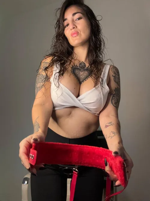 With your leash and on your knees you look like a sissy