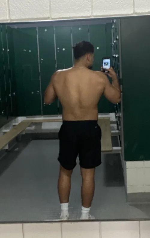 21 [M4F] hung Latino looking for some fun