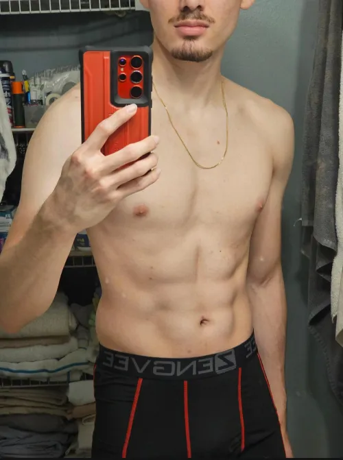 23 [M]4[F] #Davie - Looking to pound 🐱 or have my balls sucked on good