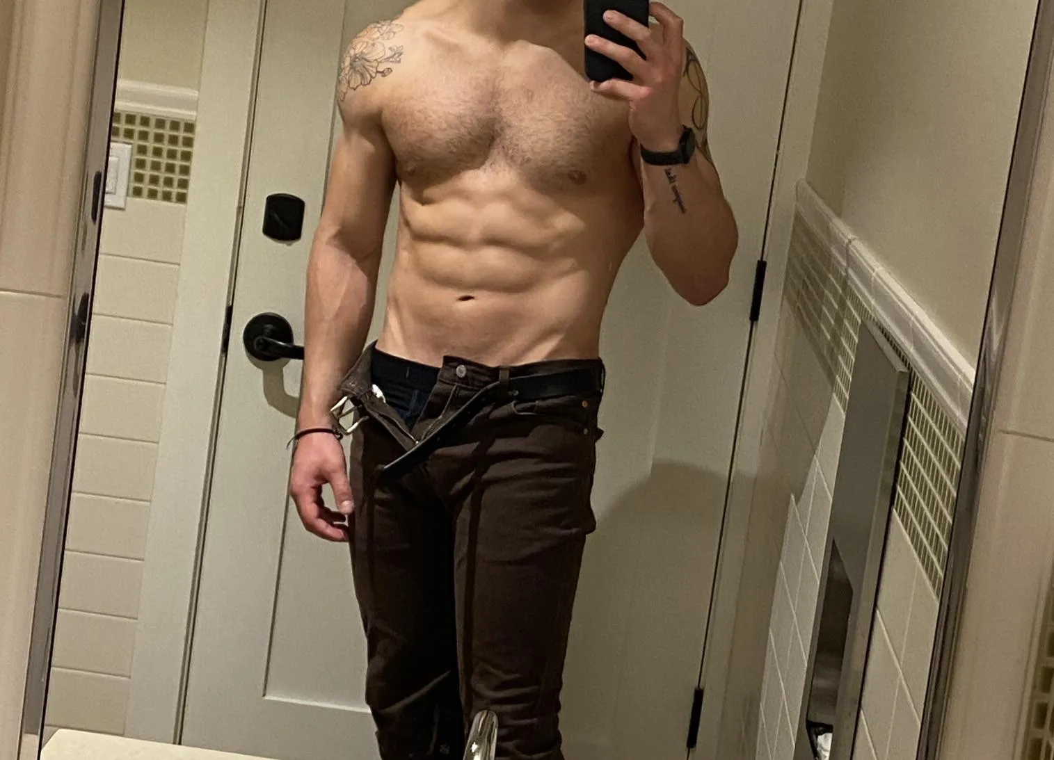 25M - Females of all ages for sex and massage