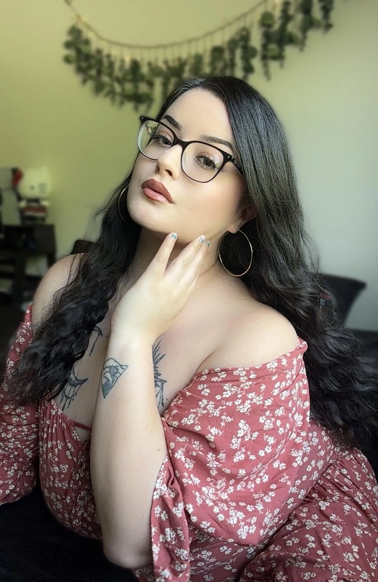 allow me to be your newest obsession…I promise to leave you with nothing but regret and an empty bank account.