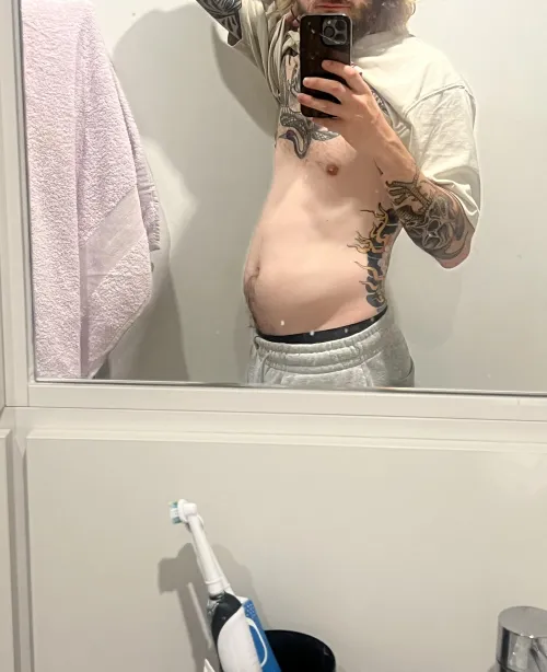 Do you like my full tummy? 🫃